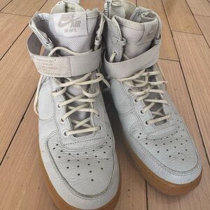 Nike Women SF Air Force 1 High Tops in Light Gray and Gum